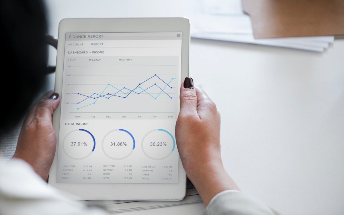 analysis-businesswoman-chart-955447-1200x752